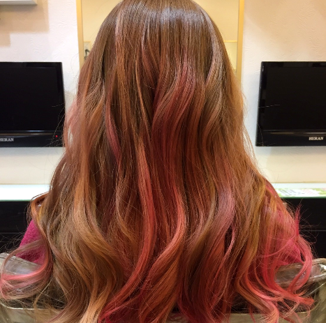 日式威廉_女_髮型設計_粉系挑染長捲髮_日韓流行髮型_2017流行髮型