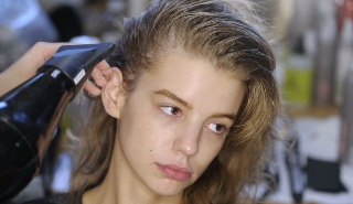 [就是這幾招！比美髮型師吹出蓬鬆光澤又亮又順的頭髮]列表圖片alt